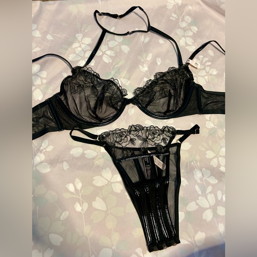 Victoria’s Secret midnight affair set